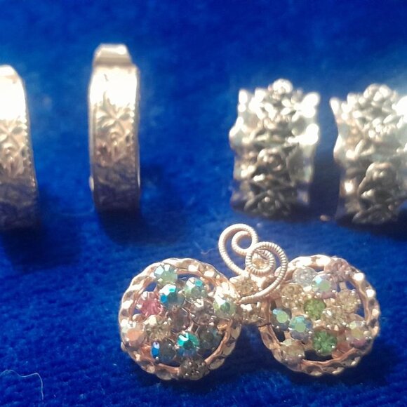 Vintage Clip Earrings - Picture 1 of 6